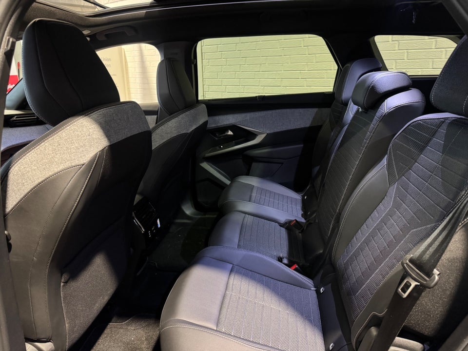 Peugeot e-5008 77 Allure 7prs 5d
