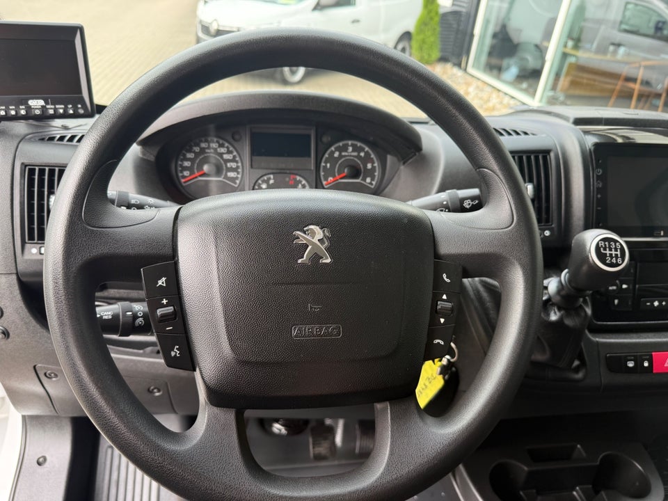 Peugeot Boxer 335 2,2 BlueHDi 140 L3 Alukasse m/lift