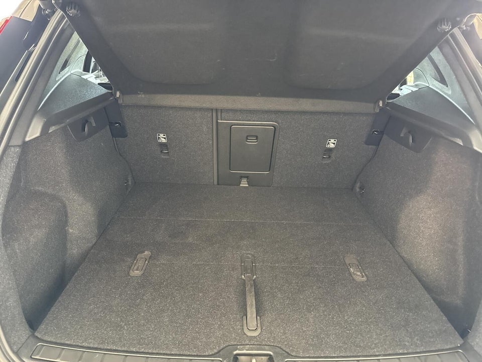 Volvo XC40 ReCharge Extended Range Plus 5d