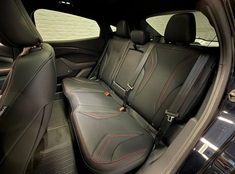 Ford Mustang Mach-E 88 Extended Range AWD 5d