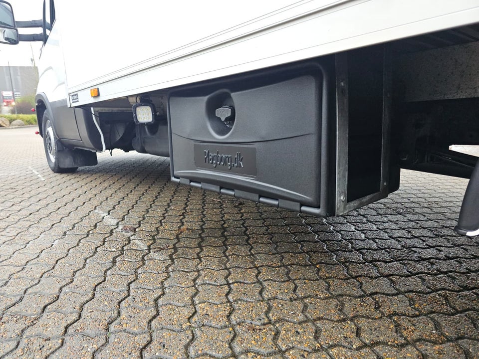 Iveco Daily 3,0 35S18 4100mm Box m/lift AG8
