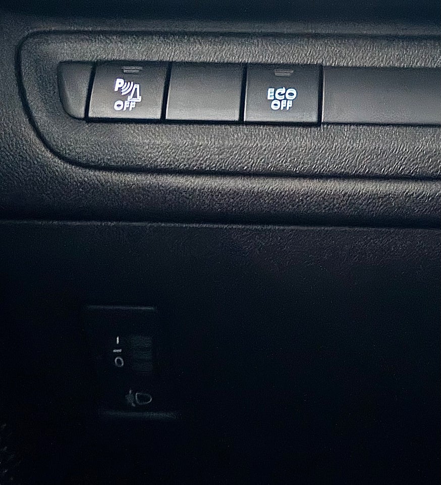 Peugeot 208 1,2 PureTech 110 Signature Sky 5d