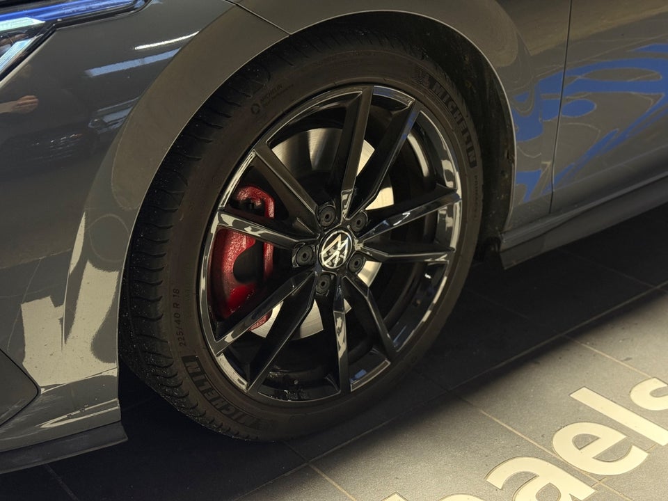 VW Golf VIII 1,4 GTE DSG 5d