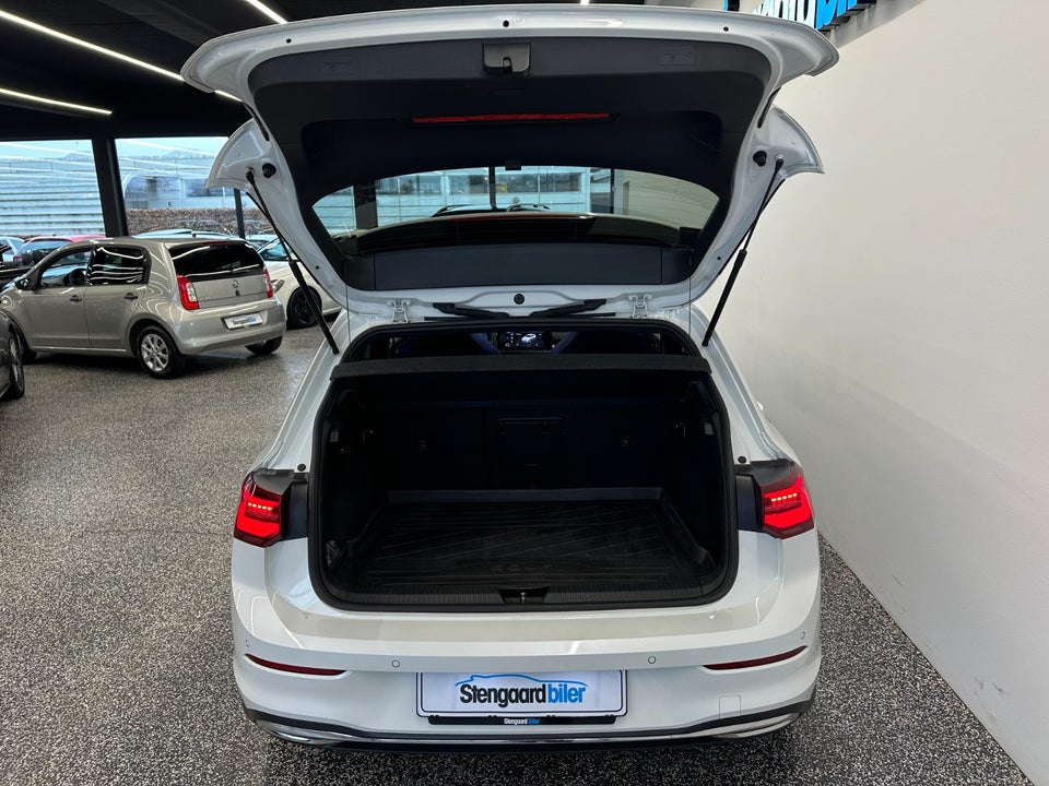 VW Golf VIII 1,4 GTE DSG 5d