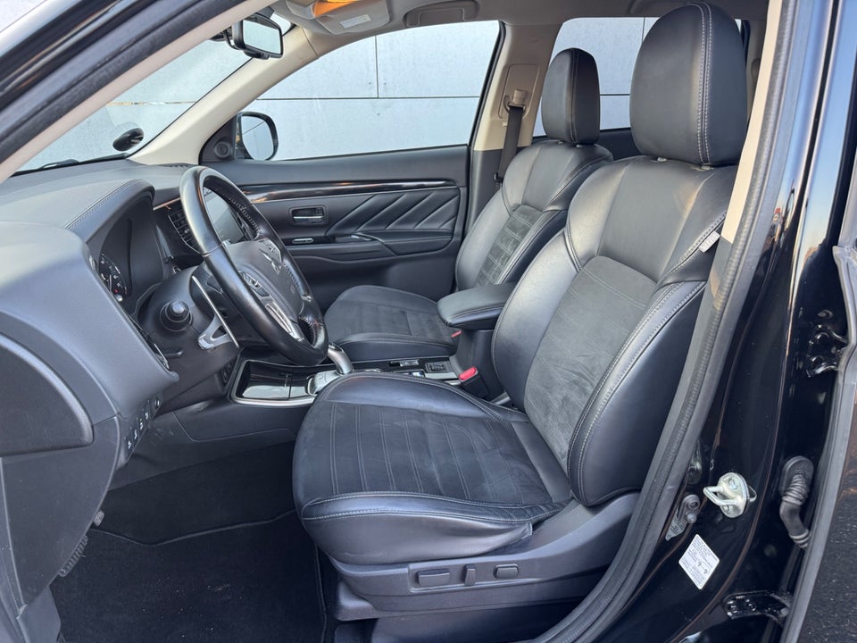 Mitsubishi Outlander 2,4 PHEV Intense CVT 4WD 5d