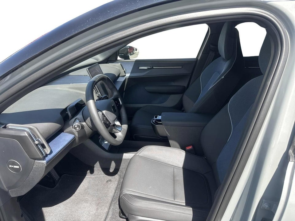 Volvo EX30 Extended Range Plus 5d