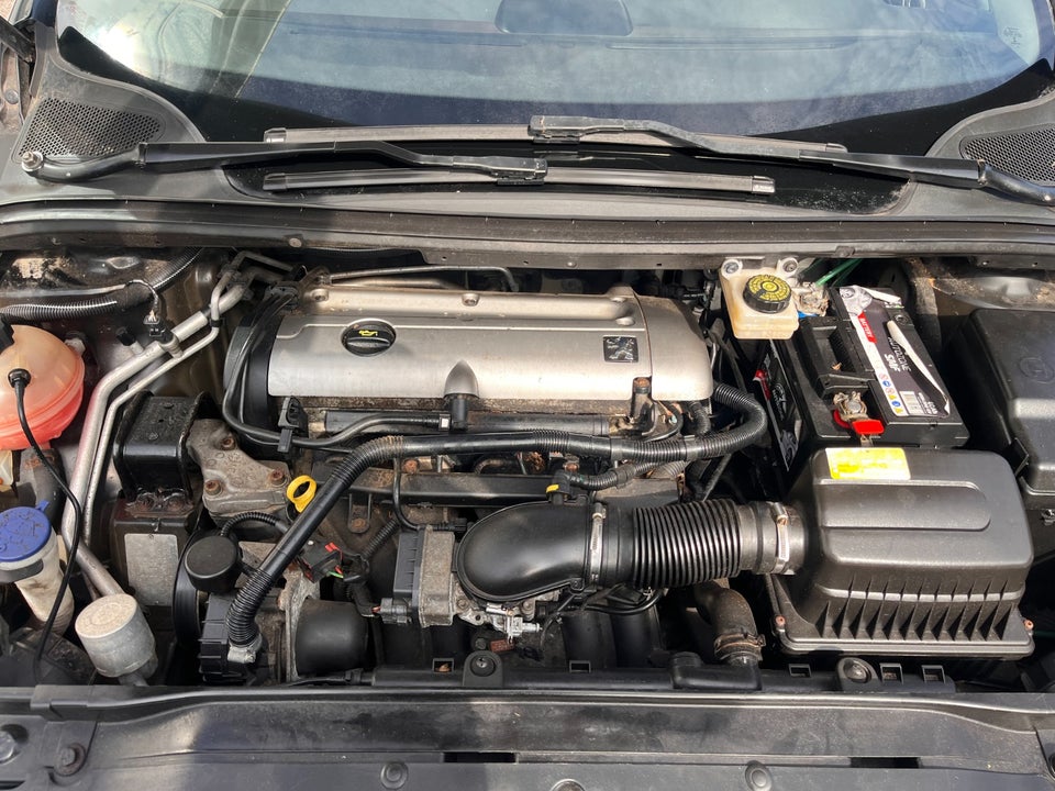 Peugeot 307 2,0 16V CC 2d