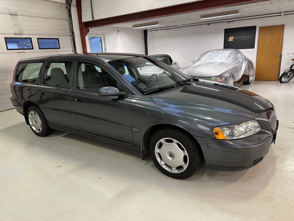 Volvo V70 2,4 140 5d