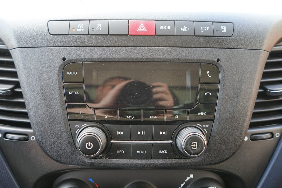 Iveco Daily 2,3 35S14 Alukasse m/lift AG8 2d