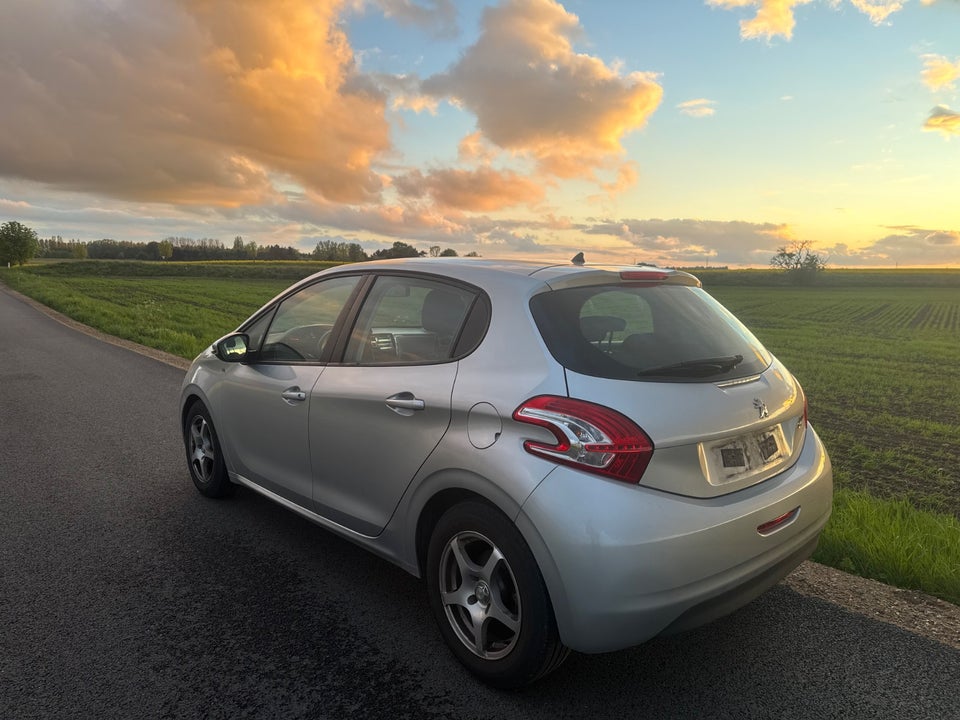 Peugeot 208 1,6 e-HDi 92 Allure 5d