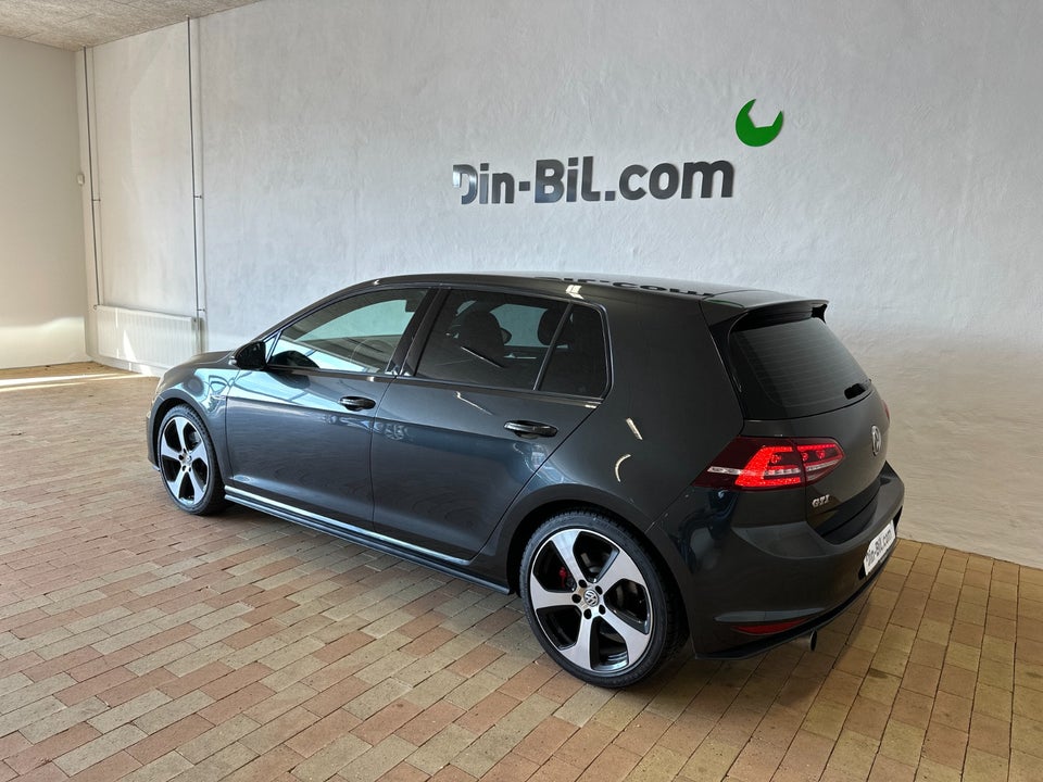 VW Golf VII 2,0 GTi DSG BMT 5d