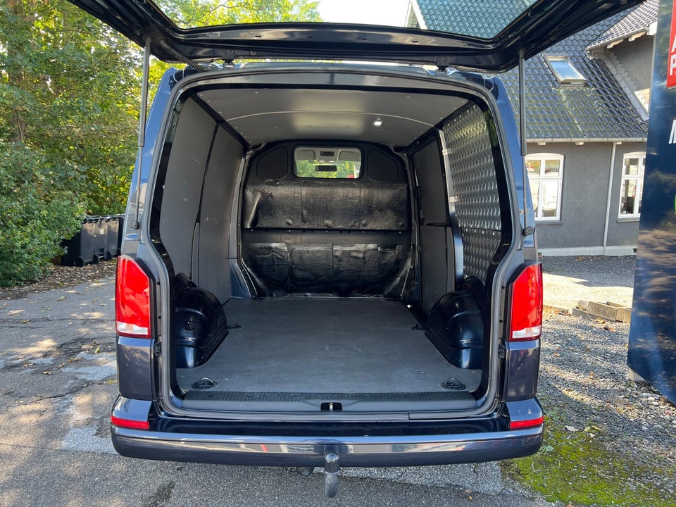 VW Transporter 2,0 TDi 150 Kassevogn DSG kort