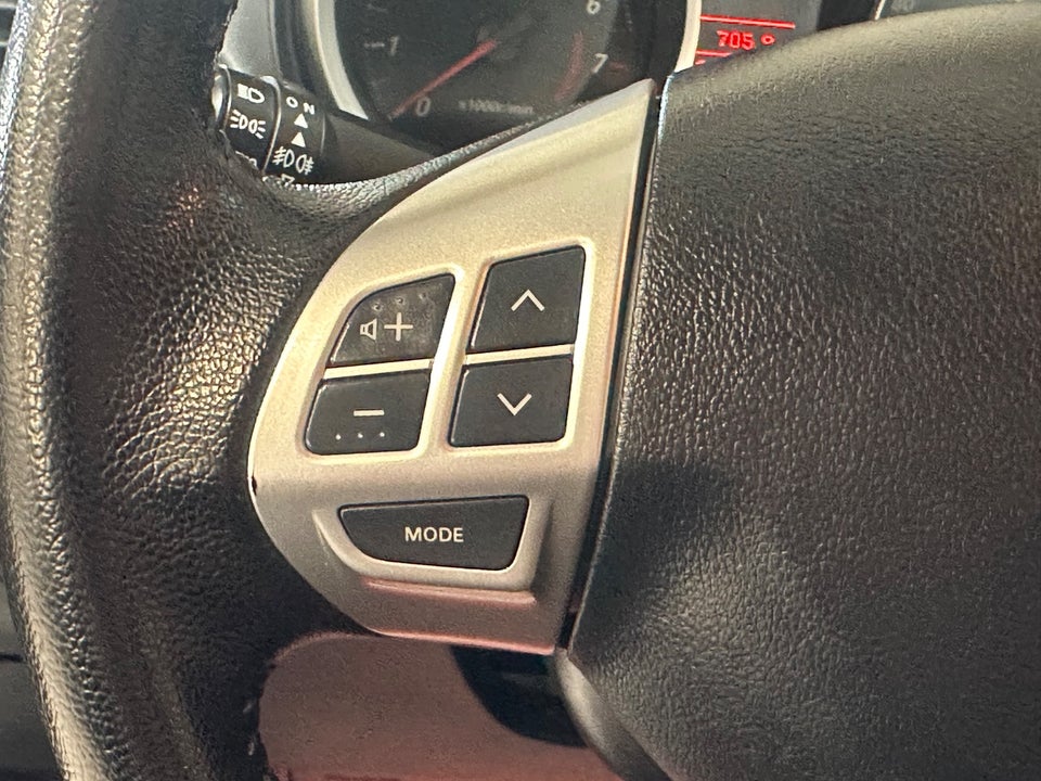 Mitsubishi Lancer 1,6 Invite SportBack 5d
