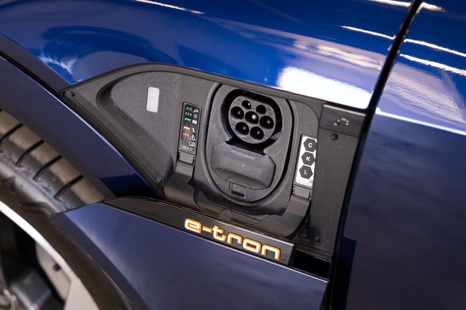 Audi e-tron 55 S-line quattro 5d