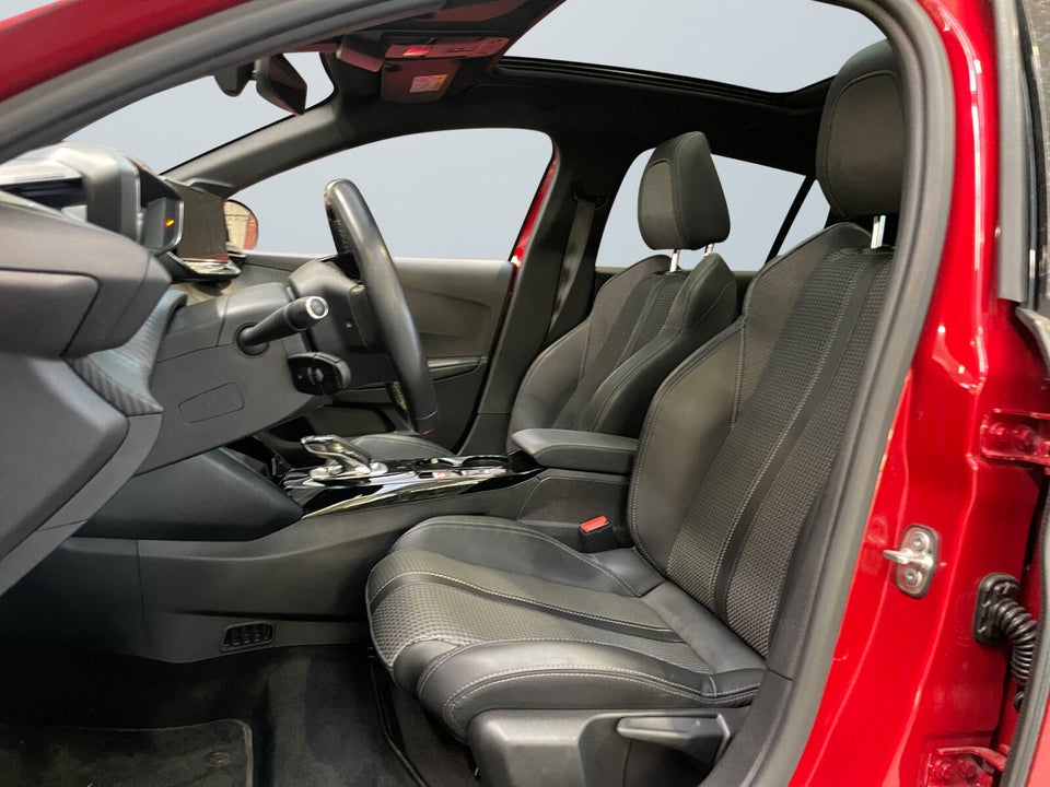 Peugeot e-208 50 GT 5d