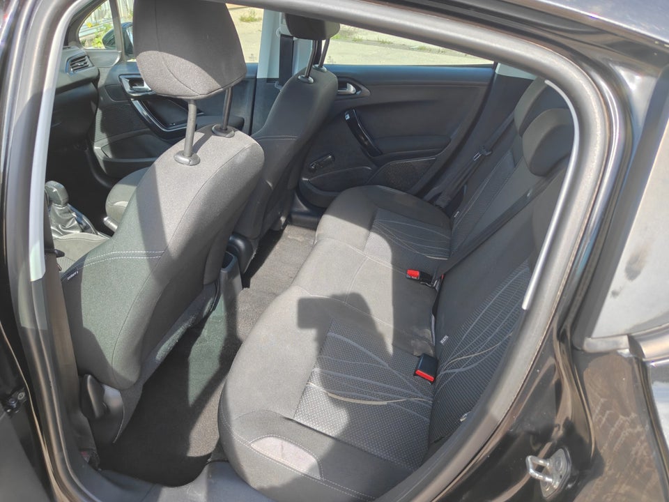 Peugeot 208 1,2 VTi Active 5d