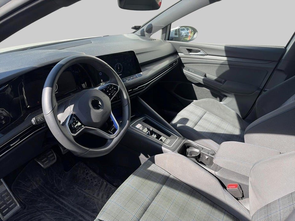 VW Golf VIII 1,4 GTE DSG 5d
