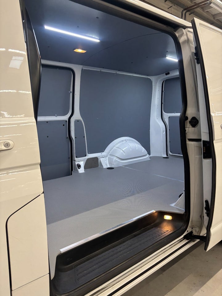 VW Transporter 2,0 TDi 150 Kassevogn DSG lang