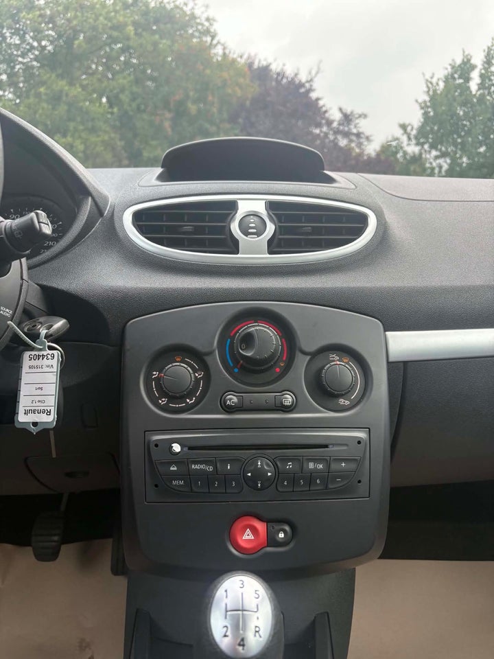 Renault Clio III 1,2 16V Authentique 5d