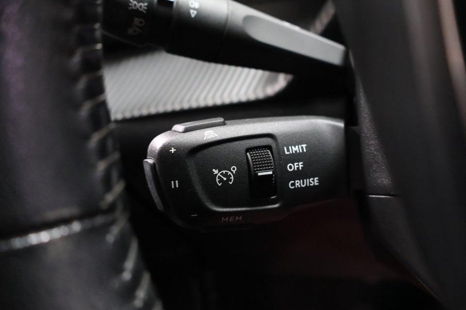 Peugeot 2008 1,2 PureTech 130 Allure Pack 5d