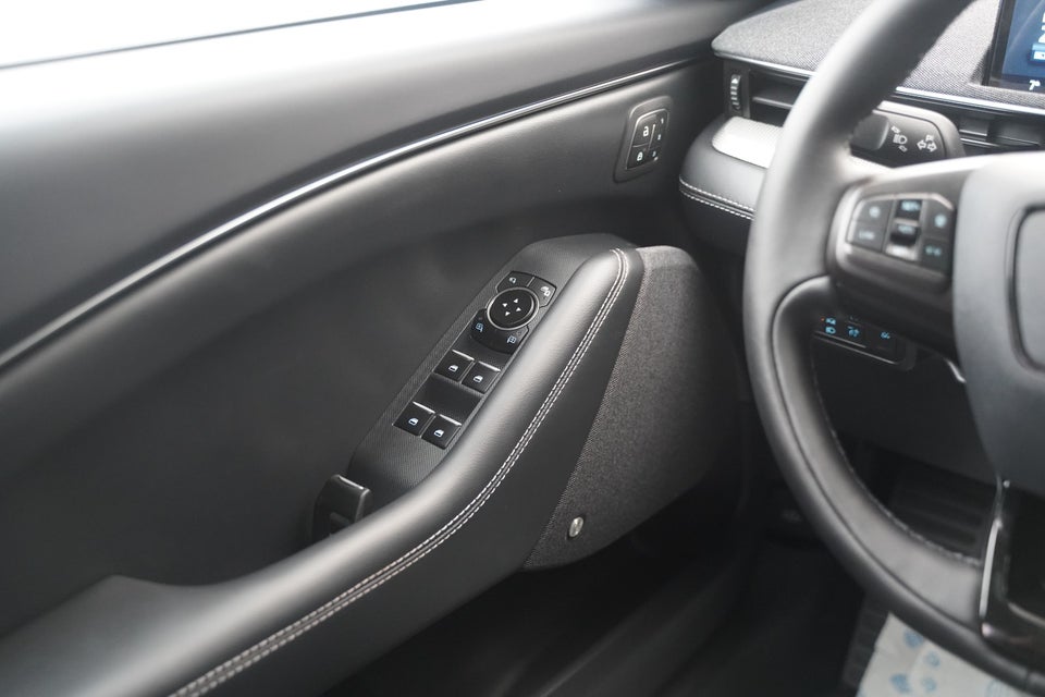 Ford Mustang Mach-E 78 Standard Range 5d