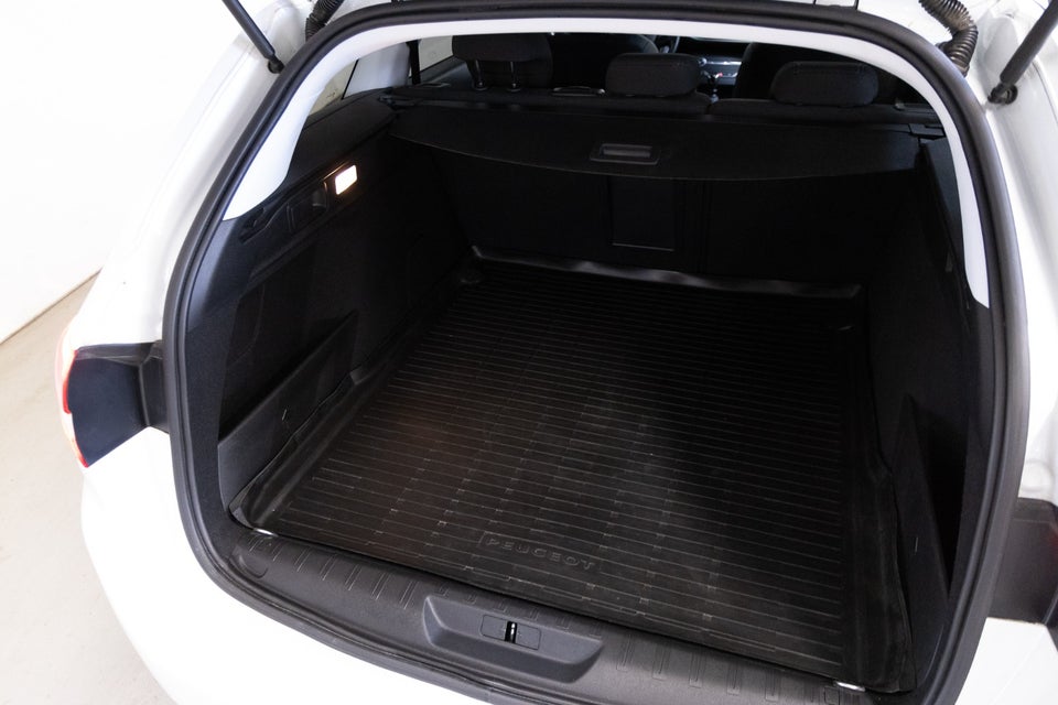Peugeot 308 1,5 BlueHDi 130 Allure Pack 5d