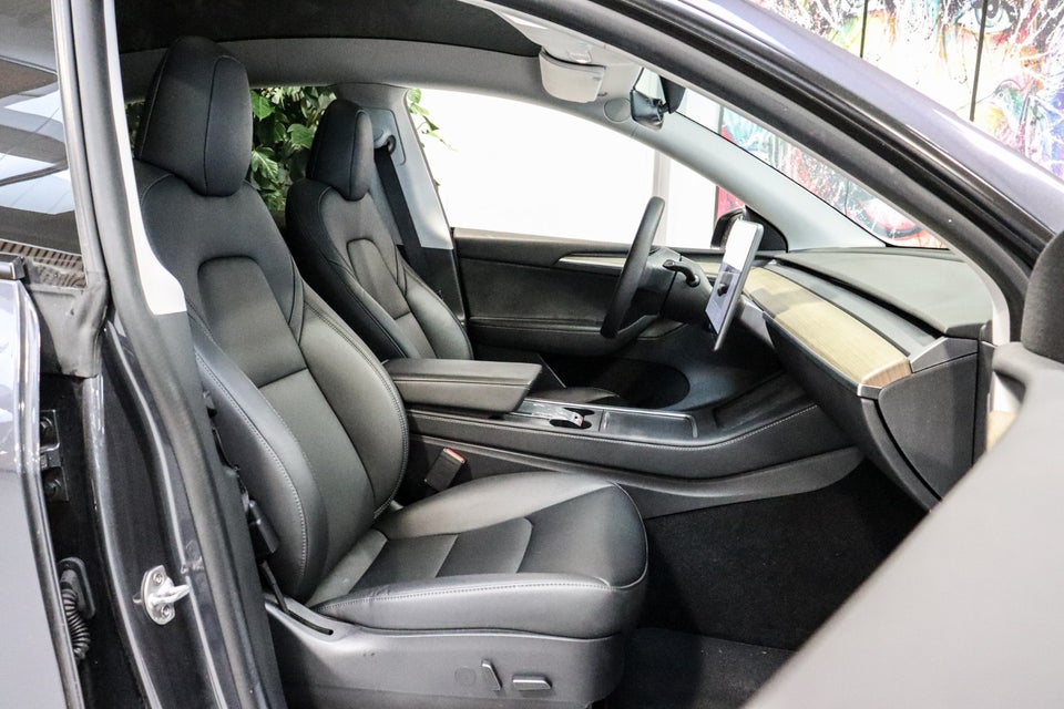 Tesla Model Y Long Range AWD 5d