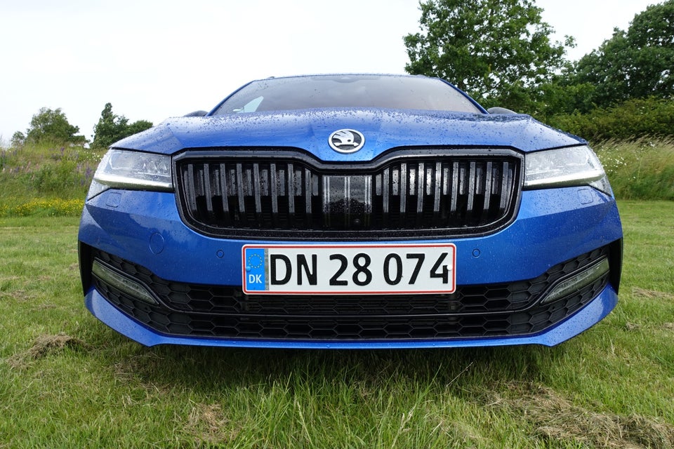 Skoda Superb 2,0 TDi 200 Sportline Combi DSG 5d