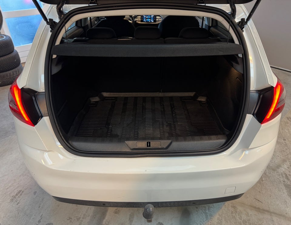 Peugeot 308 1,5 BlueHDi 130 Active 5d