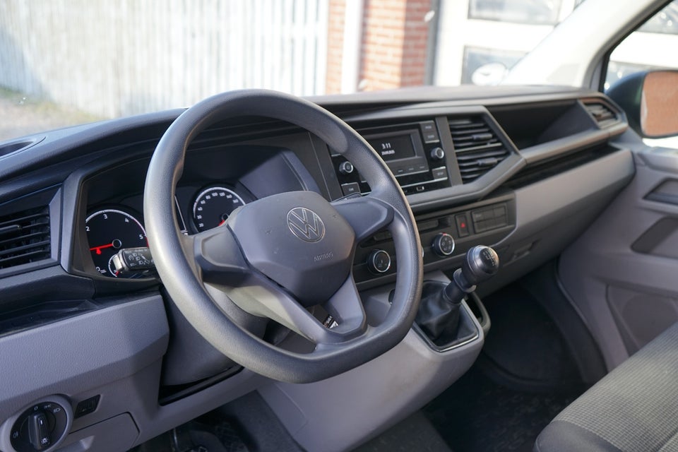 VW Transporter 2,0 TDi 110 Kassevogn lang