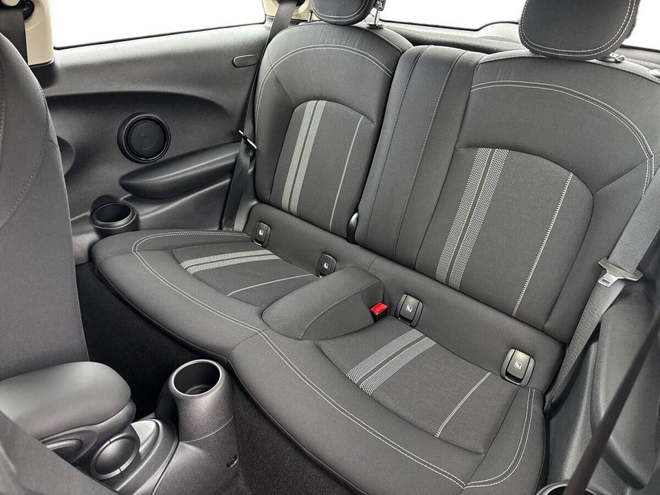 MINI Cooper SE Essential 3d