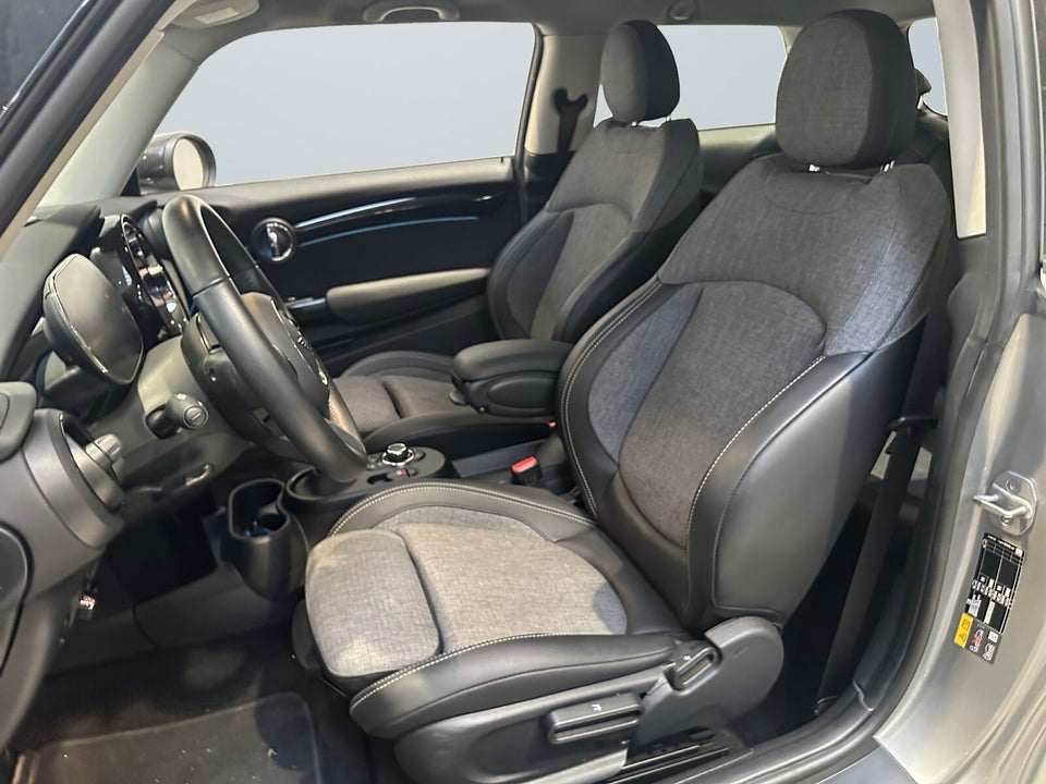 MINI Cooper SE Essential 3d