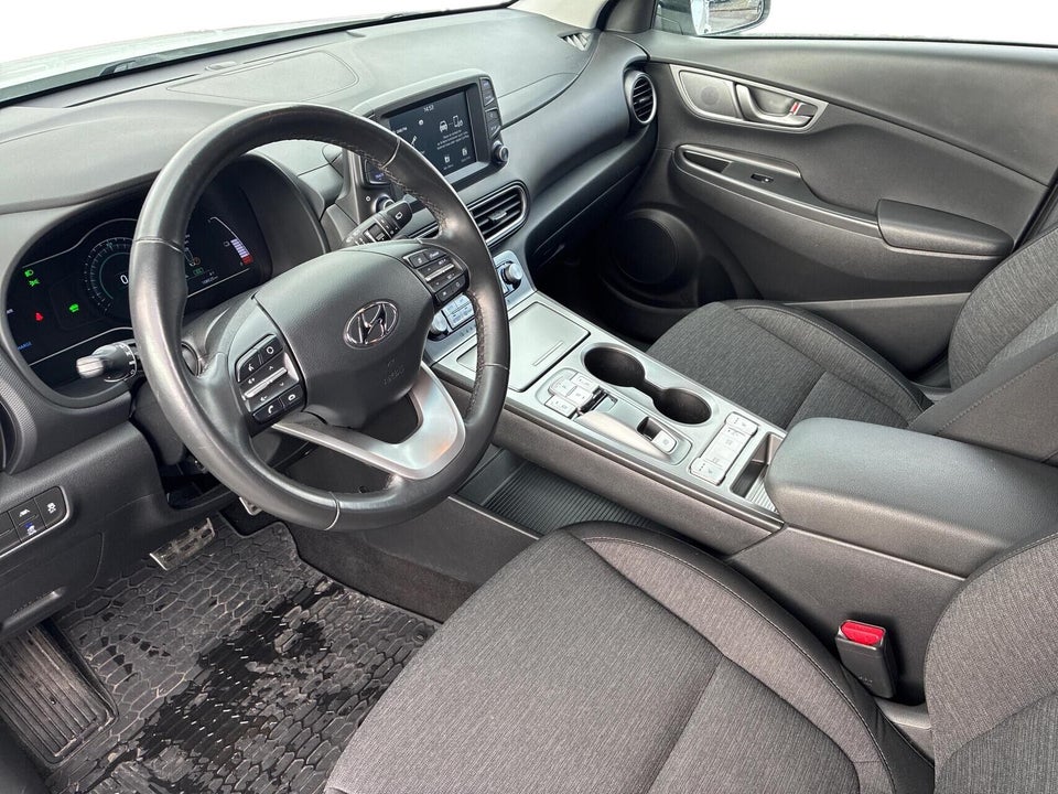 Hyundai Kona 64 EV Essential 5d