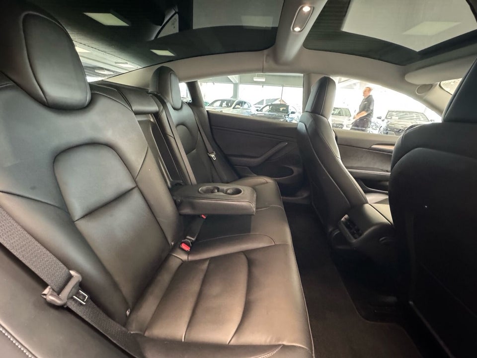 Tesla Model 3 Standard Range+ RWD 4d