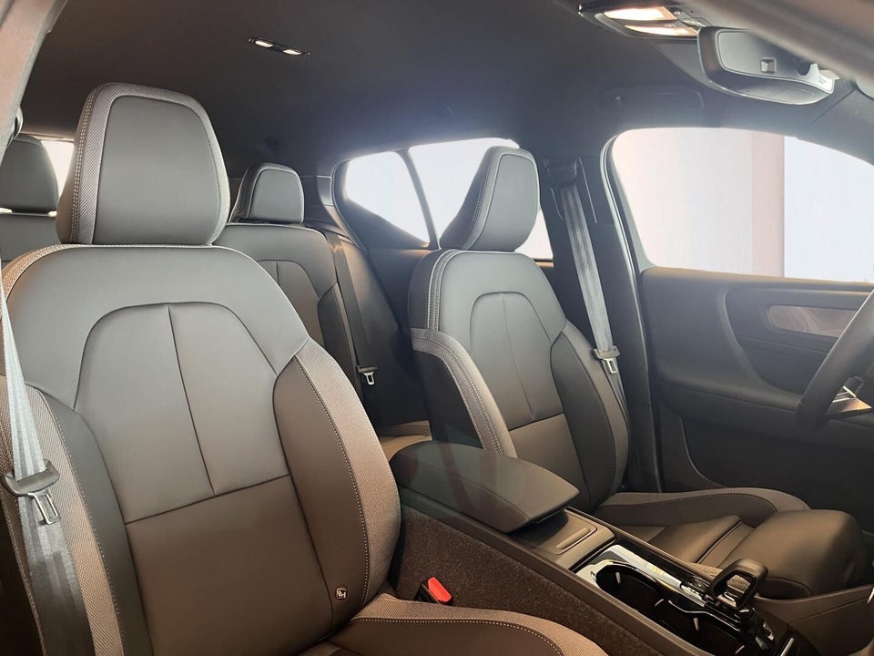 Volvo EX40 Extended Range Plus 5d