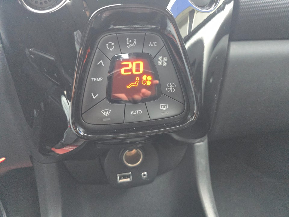 Citroën C1 1,0 VTi Attaque 5d