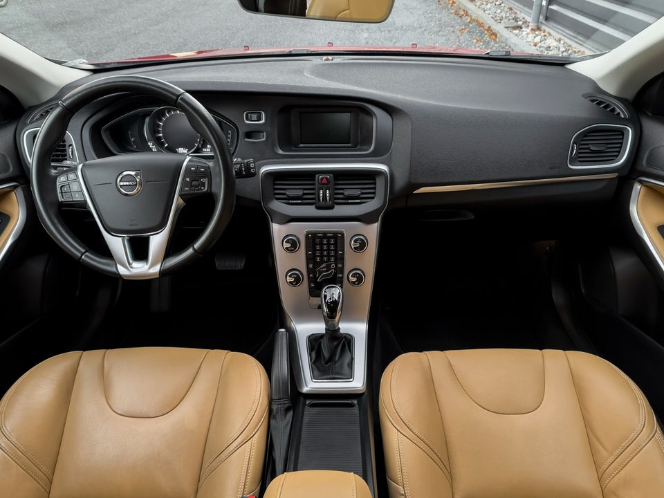 Volvo V40 1,5 T3 152 Inscription aut. 5d