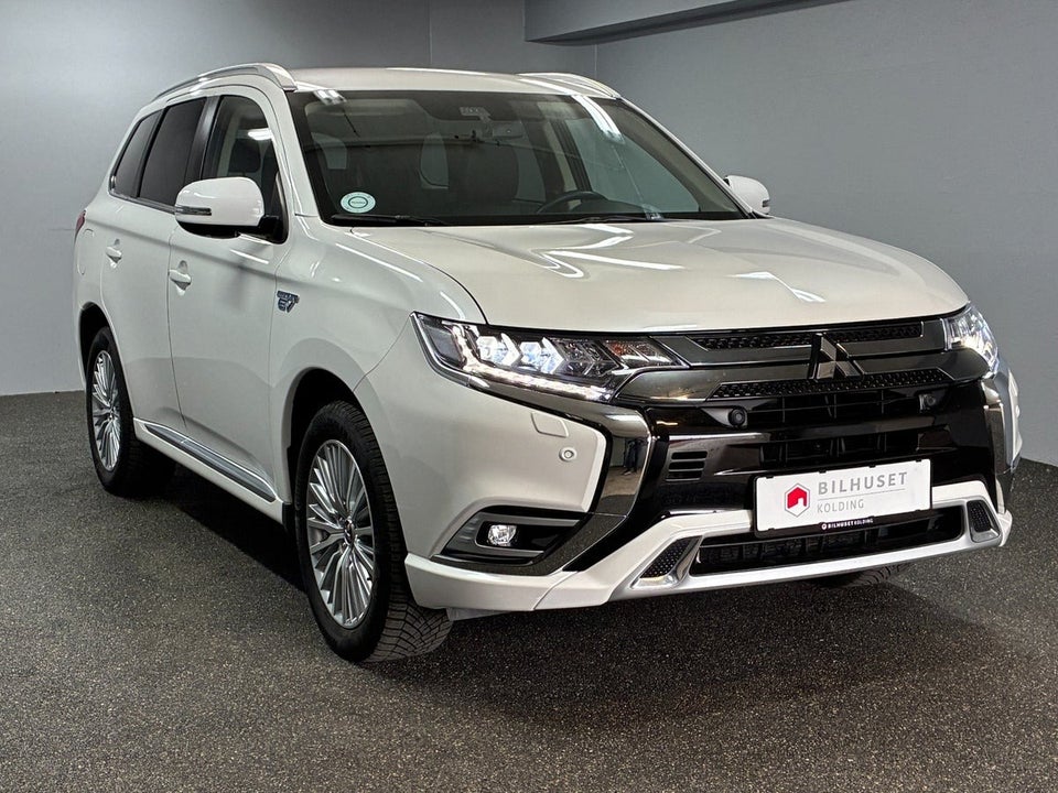 Mitsubishi Outlander 2,4 PHEV Intense CVT 4WD 5d