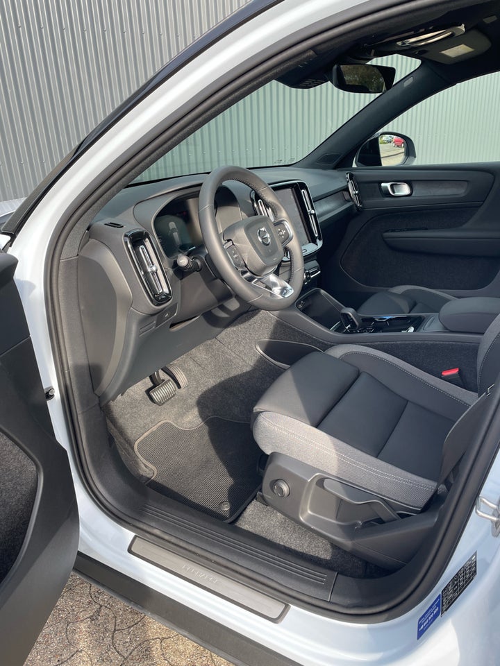 Volvo XC40 ReCharge Extended Range Plus 5d