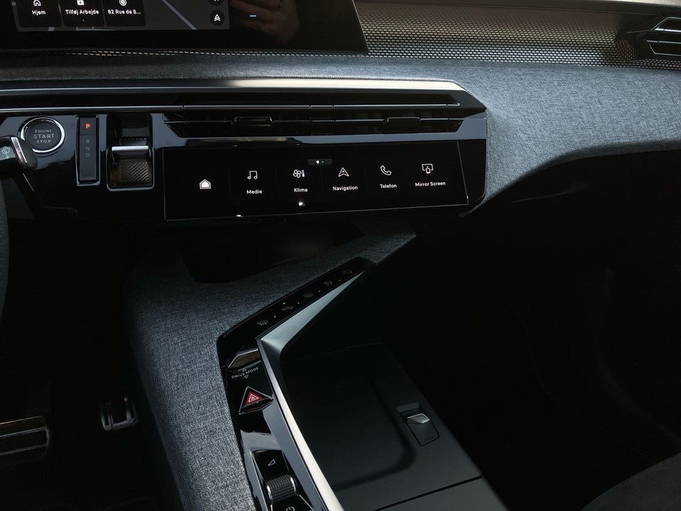 Peugeot e-3008 77 GT Pack 5d