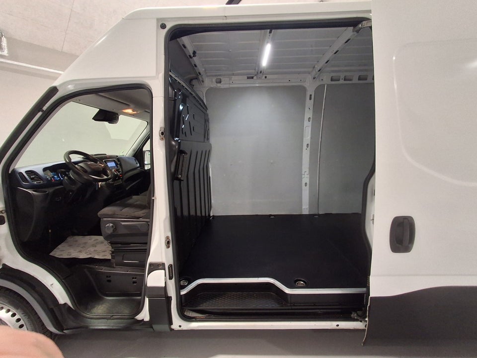 Iveco Daily 2,3 35S16 16m³ Van AG8