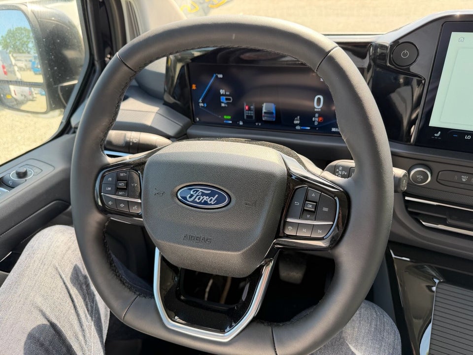 Ford E-Transit Custom 320 L1 71 Limited Mandskabsvogn