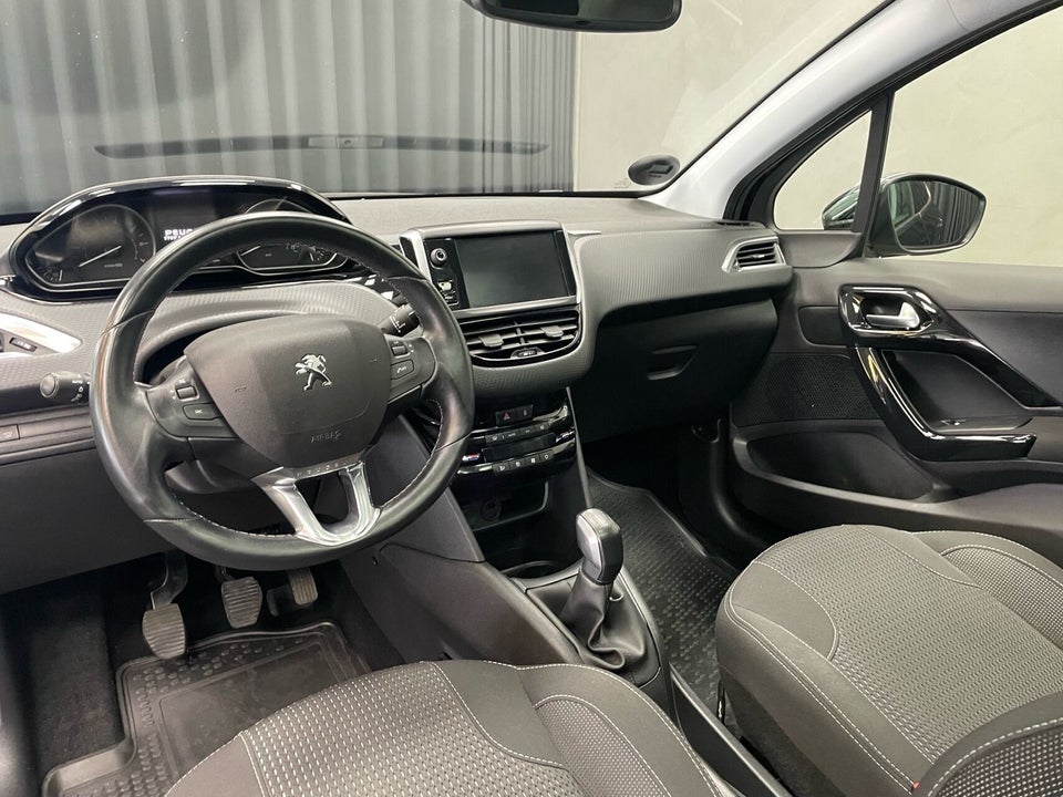 Peugeot 208 1,2 PureTech 82 Prestige 5d