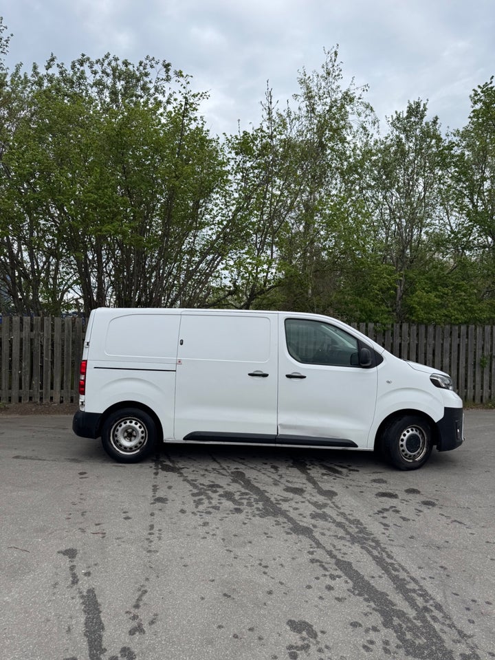 Toyota ProAce 1,5 D 120 Medium Comfort 5d