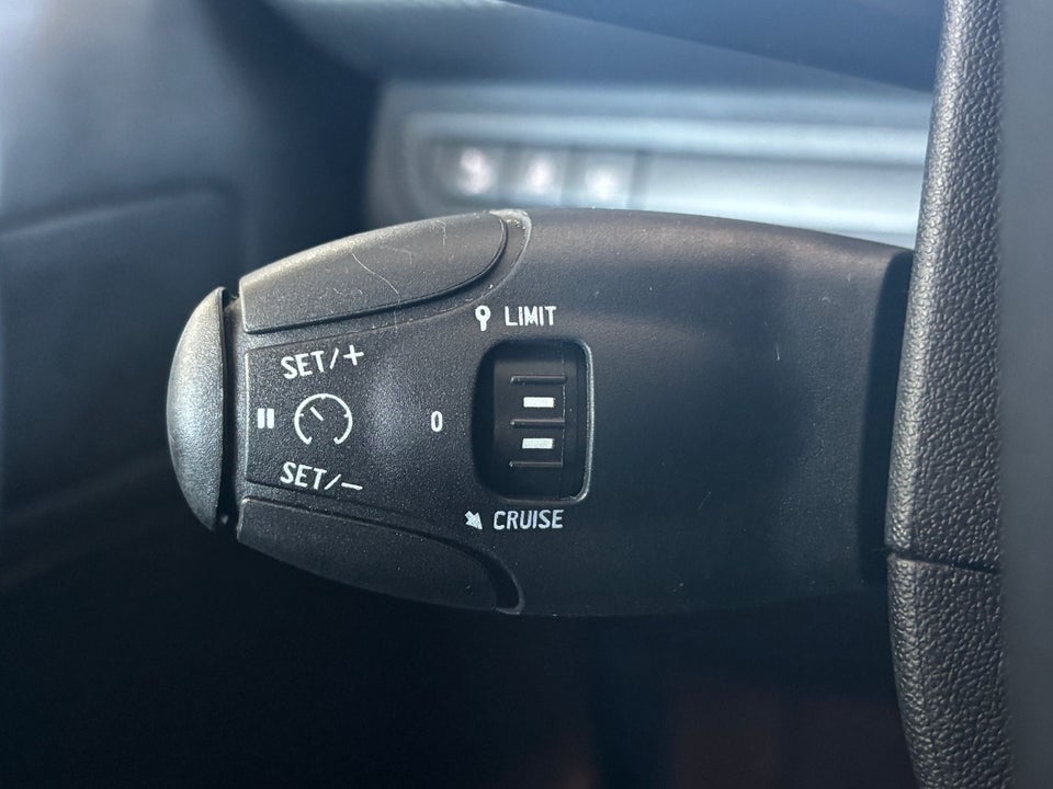 Peugeot 2008 1,2 e-THP 110 Allure Sky 5d