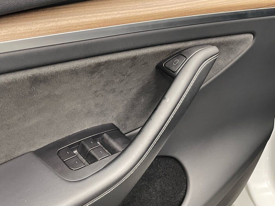 Tesla Model Y Long Range RWD 5d