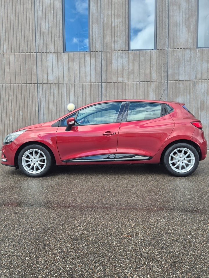 Renault Clio IV 1,5 dCi 90 Limited Sport Tourer 5d