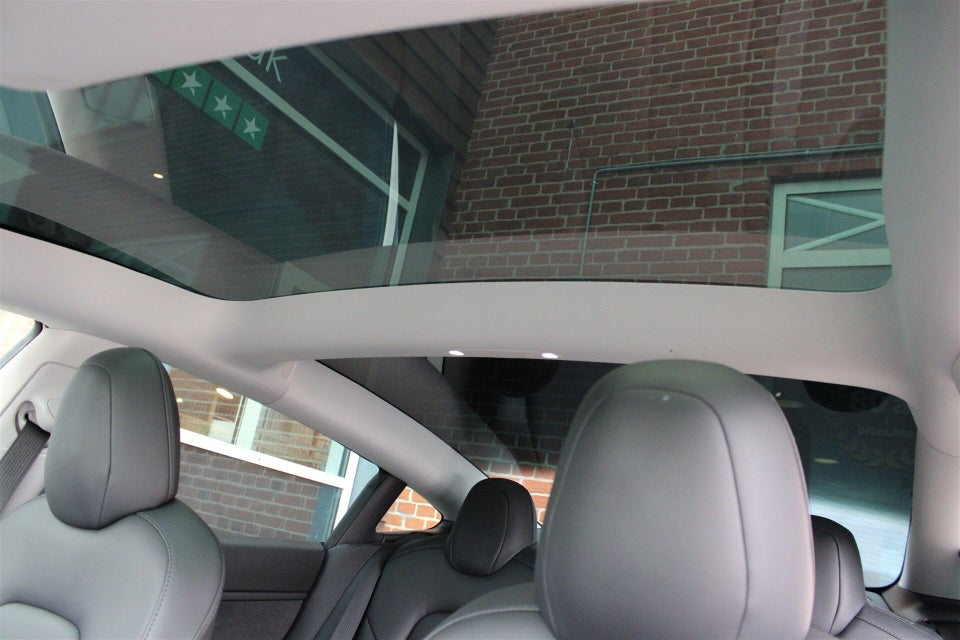 Tesla Model 3 Long Range AWD 4d