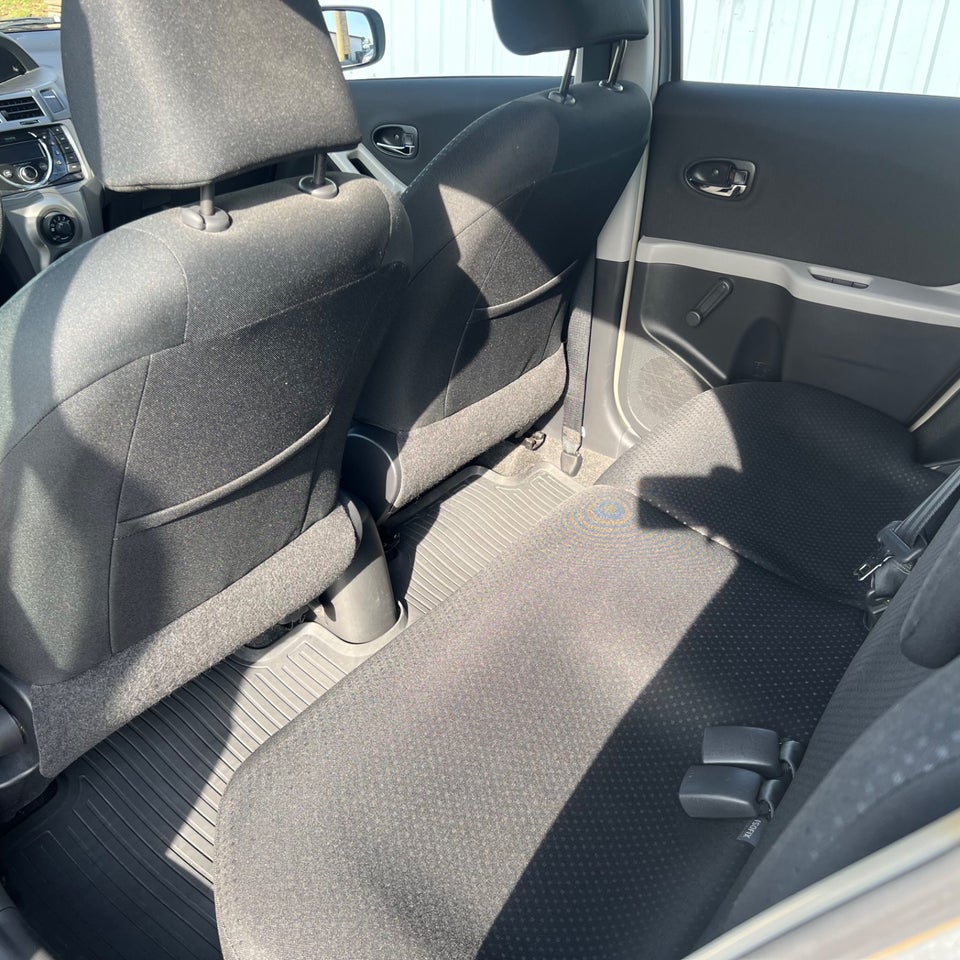 Toyota Yaris 1,3 TX 5d