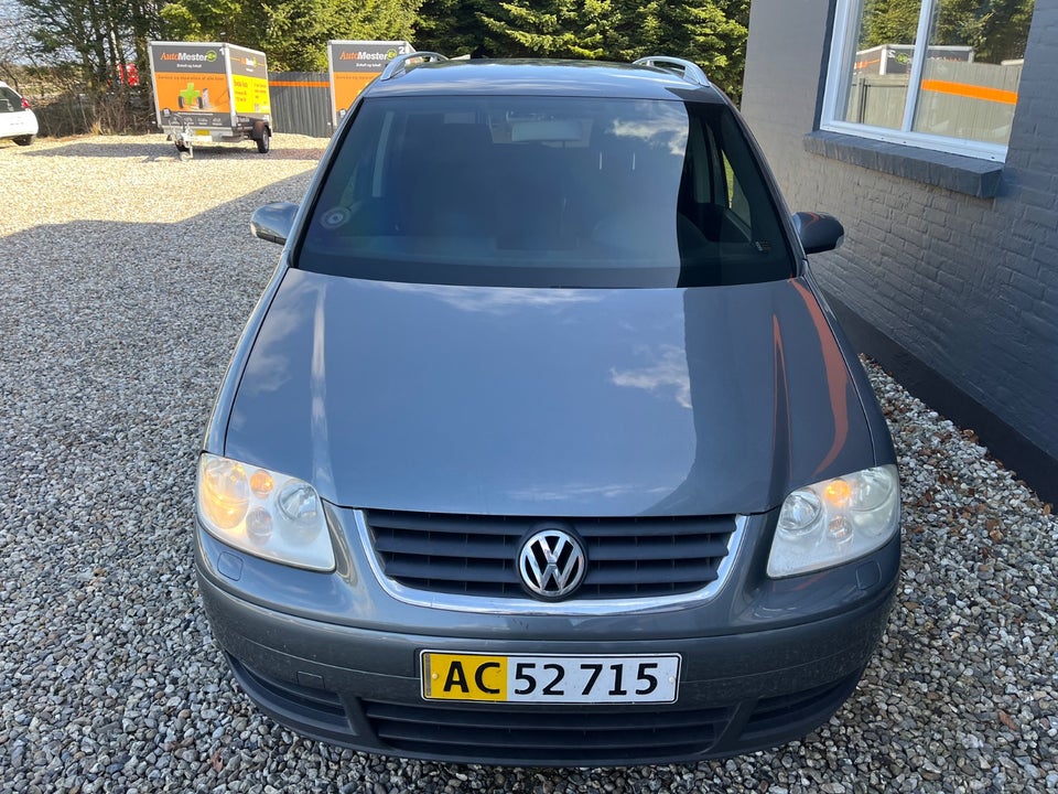 VW Touran 2,0 TDi 136 Trendline DSG Van 5d